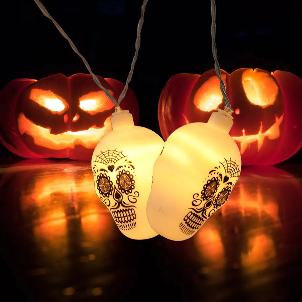 Guirnalda LED Halloween Calaveras Blanco/Negro - 10 Luces Cálidas a Pila AA